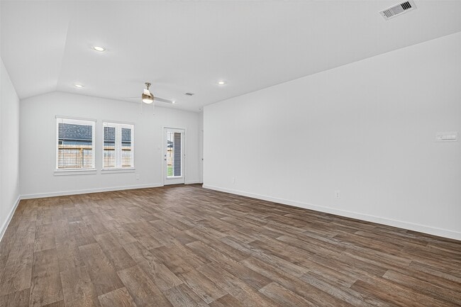 Foto del edificio - 8007 Marconi Corsco Dr