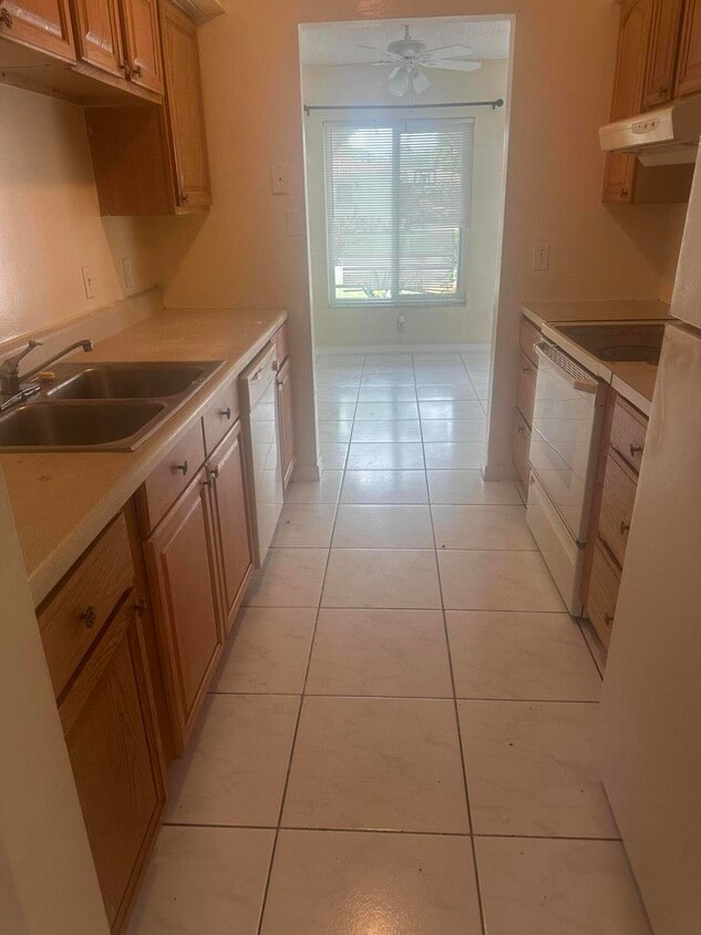 Foto del edificio - 8243 NW 39th St