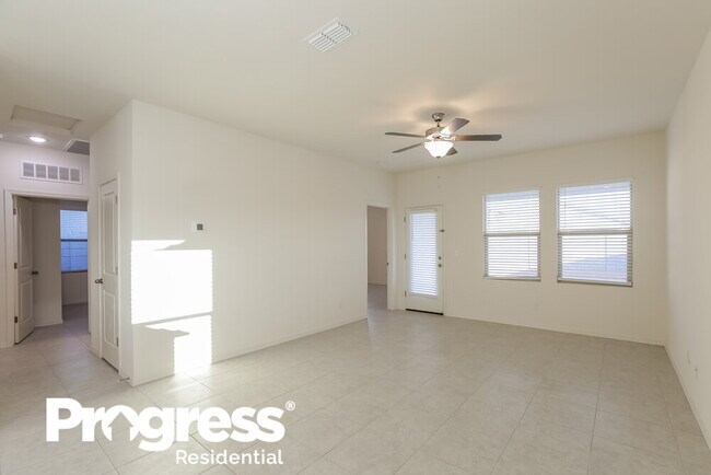 Foto del edificio - 35200 W San Capistrano Ave