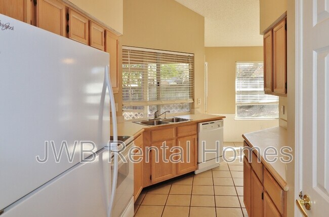 Foto del edificio - 466 Oldfield Dr