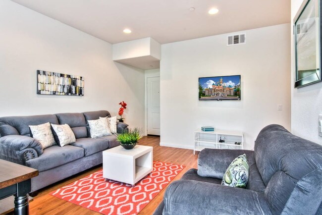 Building Photo - 1544 W Katella Ave