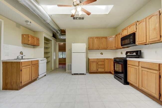 Building Photo - 4405 Barrow Ave