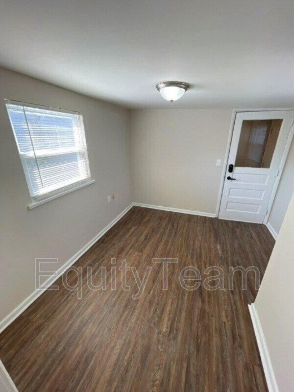 Building Photo - 3941 Webster Ave