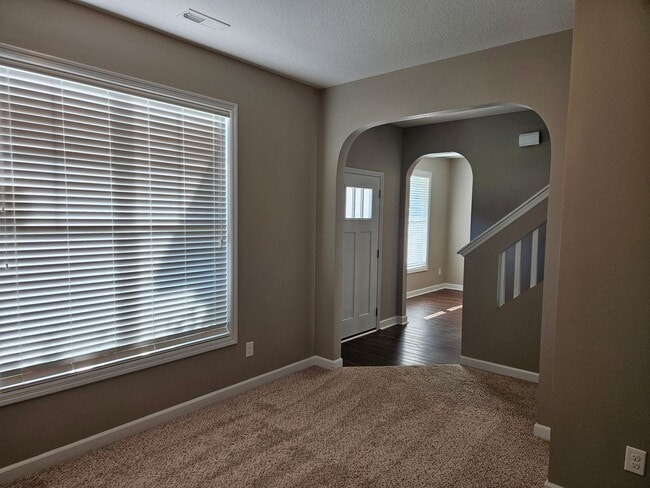 Foto del edificio - Beautiful 3 bedroom, 2.5 bath home with La...