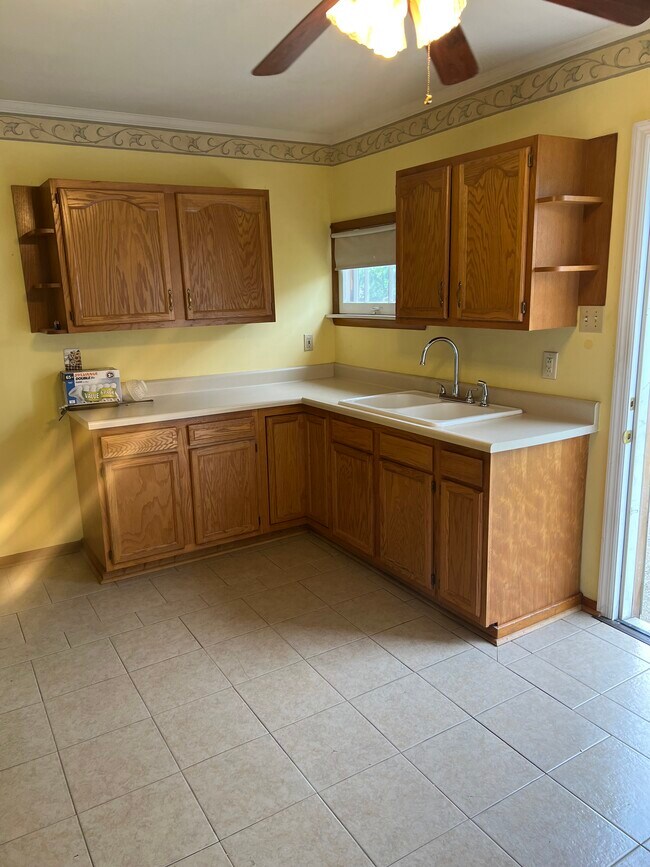 Kitchen - 5997 Penn St