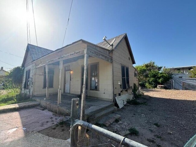 Building Photo - 1610 Lincoln St