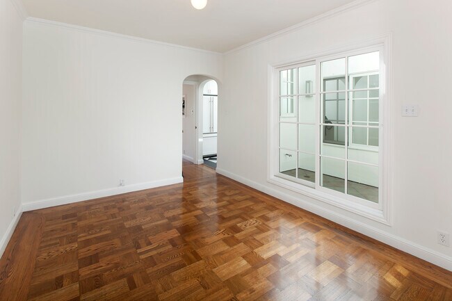 Building Photo - 587 Rhode Island St