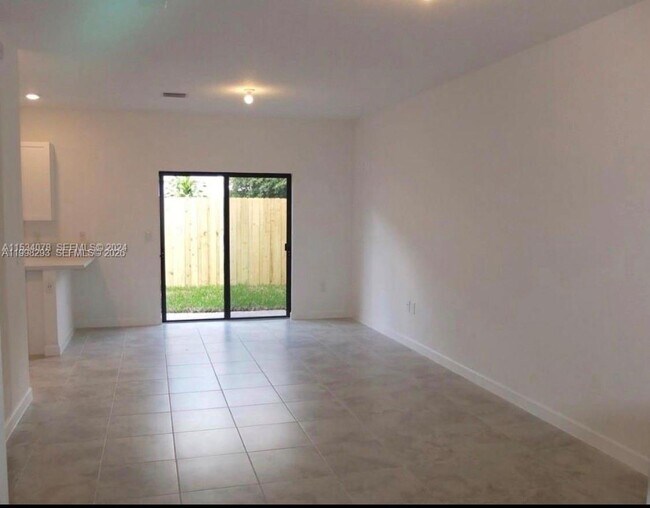 Foto del edificio - 407 NE 208th Terrace
