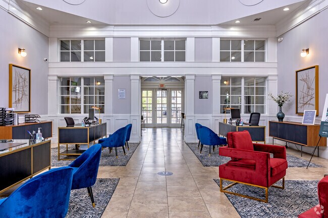 Interior de la oficina de arrendamientos - The Lyndon