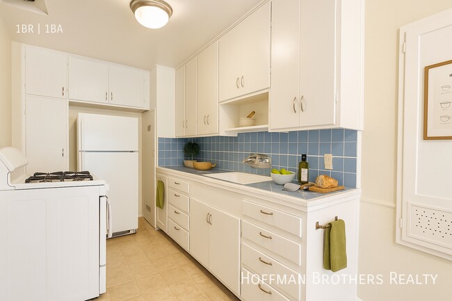 Foto del edificio - 8262 Blackburn Ave