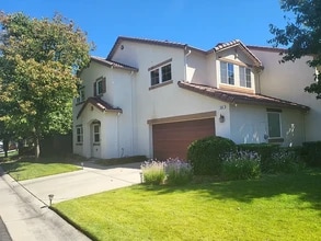 Building Photo - 300 Indian Runner Ct