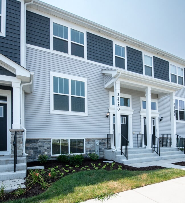 Building Photo - 25750 W Yorkshire Dr