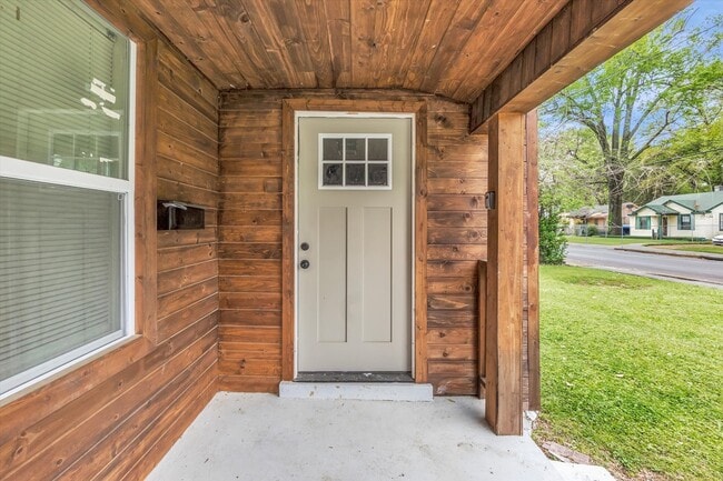 Photo - 382 Josephine St House