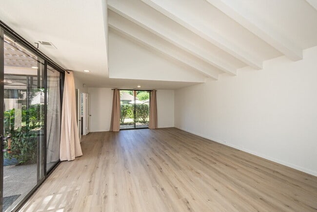 Foto del edificio - 478 Hartnell Pl