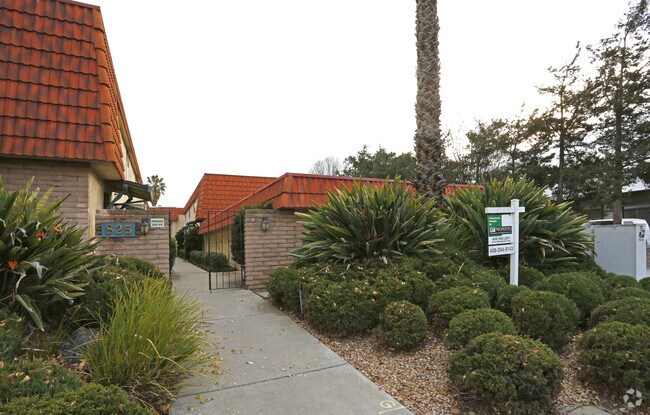 Foto del edificio - 825 Kiely Blvd