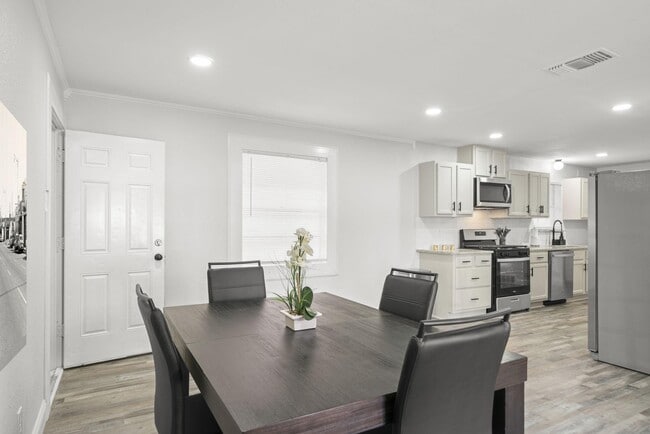 Building Photo - 125 Gramley St