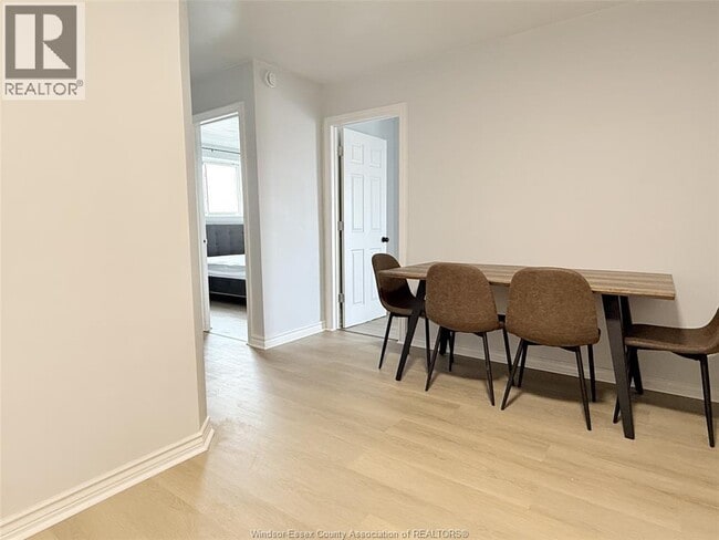 Building Photo - 1989 Wyandotte St W