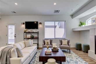 Building Photo - 685 Taliput Palm Pl