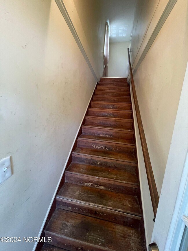 Building Photo - 143 Chaney Ave
