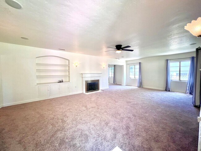Foto del edificio - Cozy 2-Bedroom Home in San Bernardino $2,6...