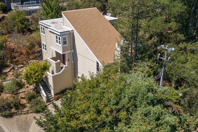 Building Photo - 1425 Los Olivos Rd