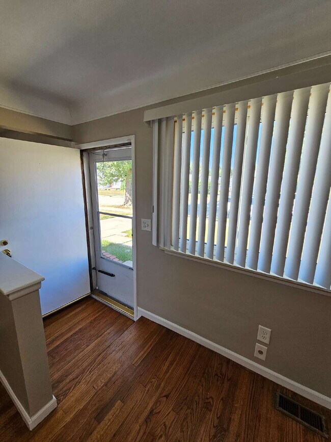 Building Photo - 3-Bedroom Brick Ranch, Hardwood Floors, Large Kitchen, Big Basement & 2-Car Garage