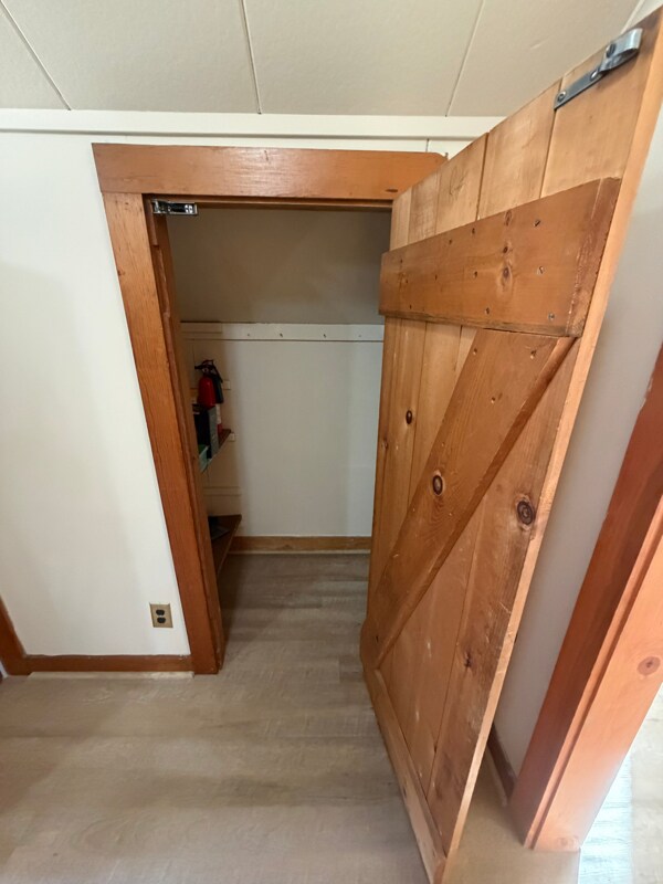 Foto del edificio - 190 Hoskins Rd