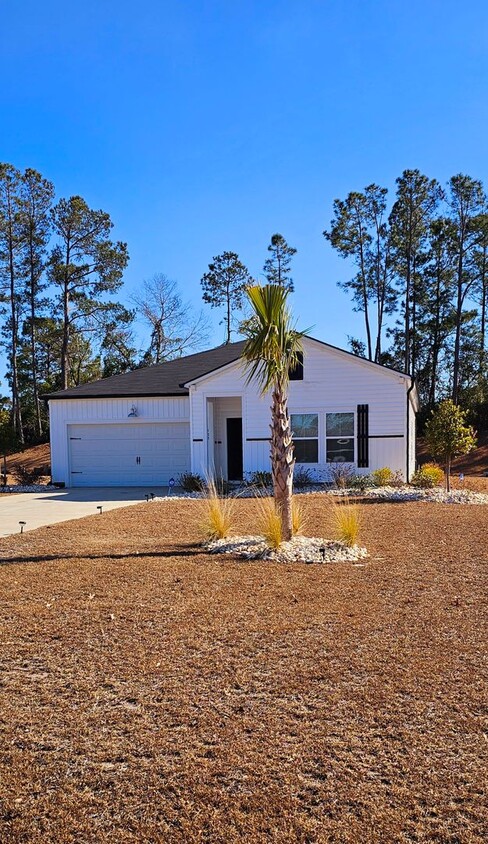 Foto principal - Charming 3-Bed, 2-Bath Home in Carolina La...