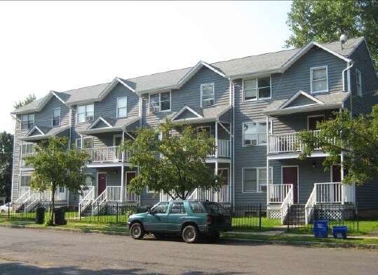 Building Photo - 7-13 W Clay St