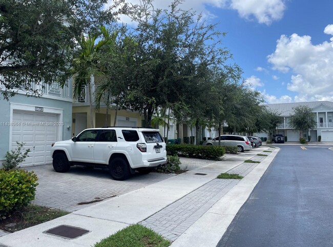 Foto del edificio - 10708 NW 74th St