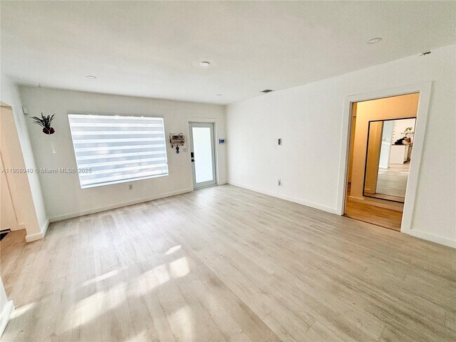 Foto del edificio - 330 NE 88th St