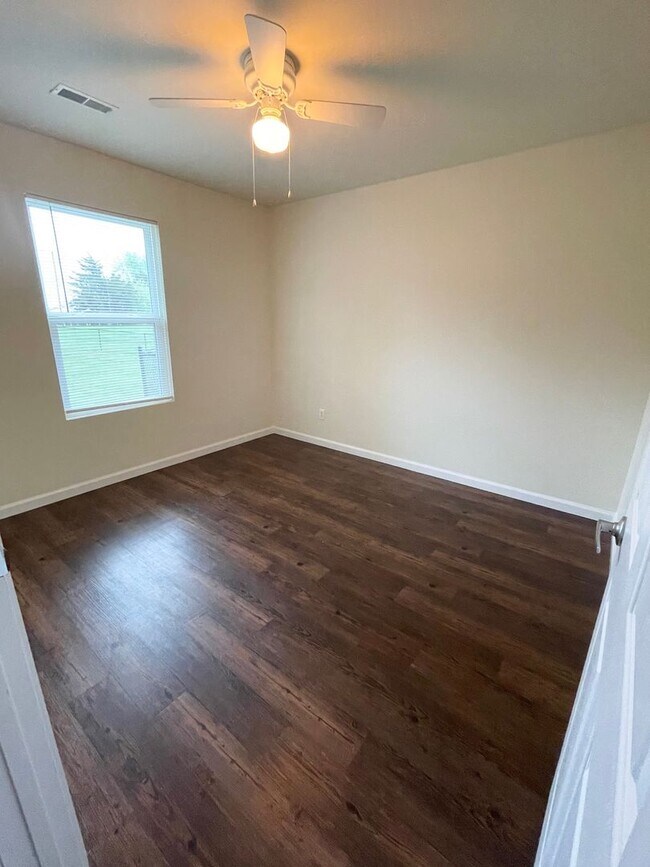Building Photo - All Inclusive | 3 Bedroom | 2 Bathroom | D...