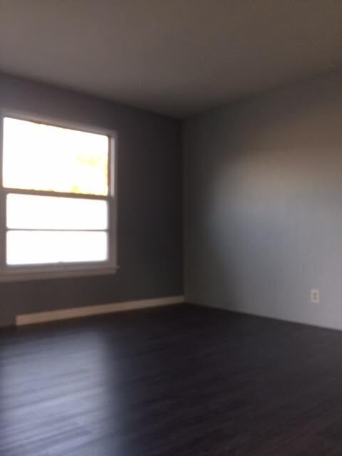 Building Photo - 1501 E Maple St