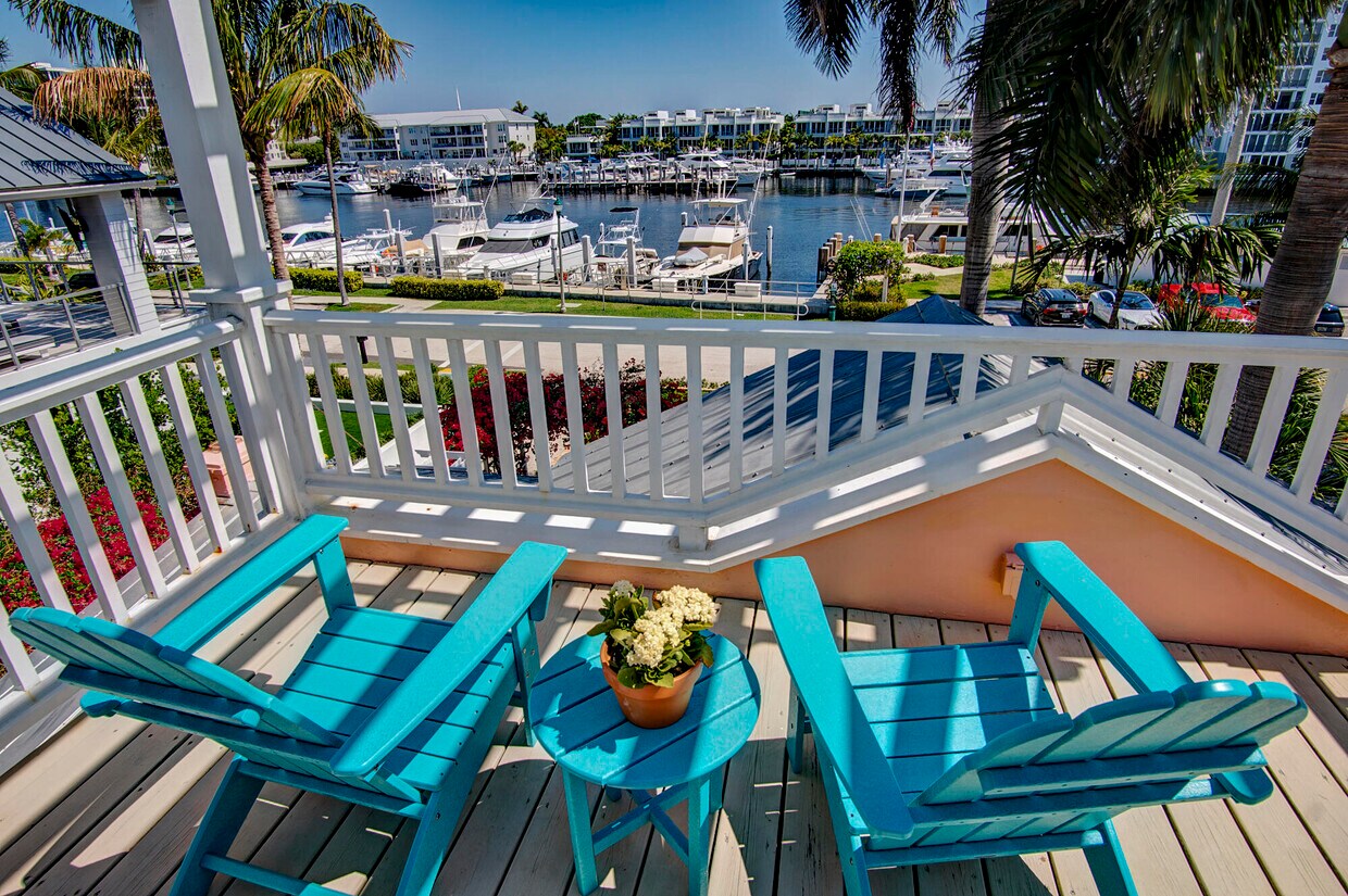 Primary Photo - 160 Marine Way
