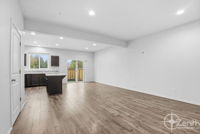 Building Photo - 11726 NE 23rd St