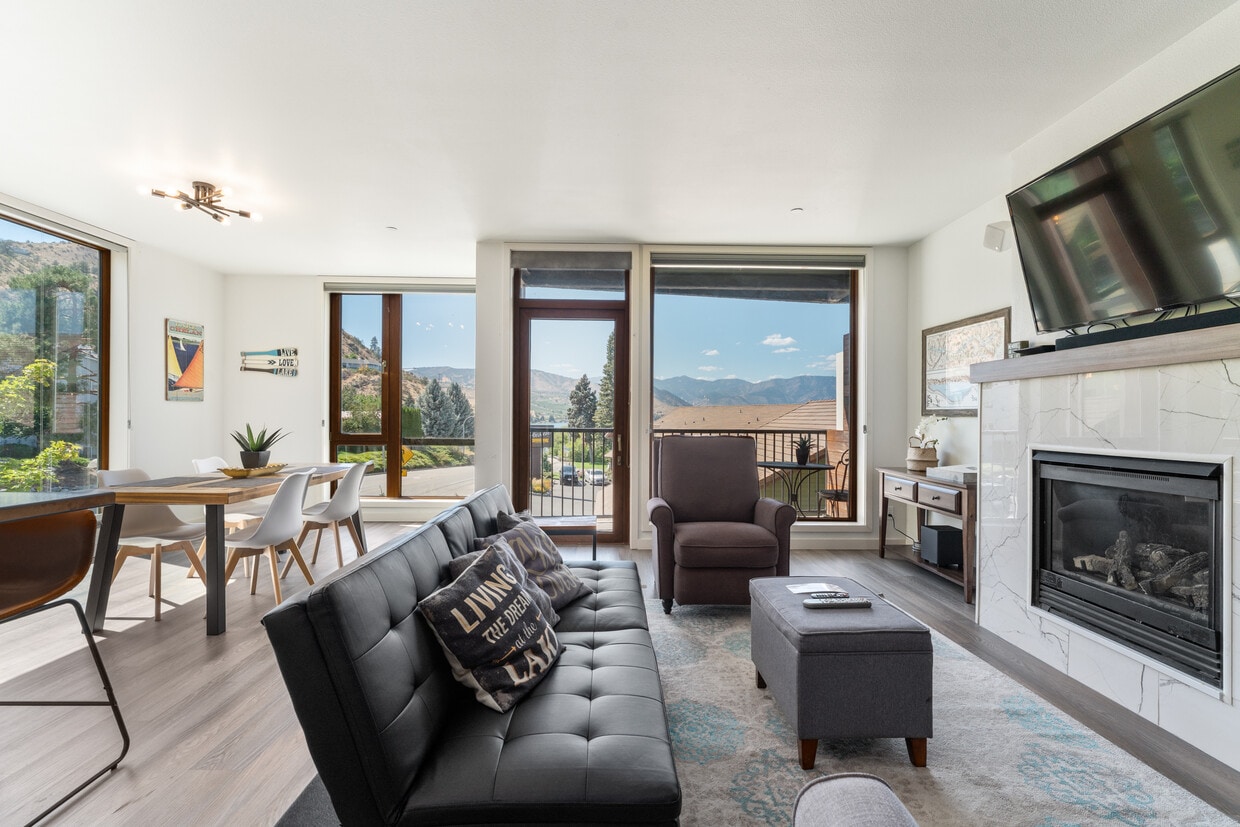 Foto principal - 2220 W Woodin Ave