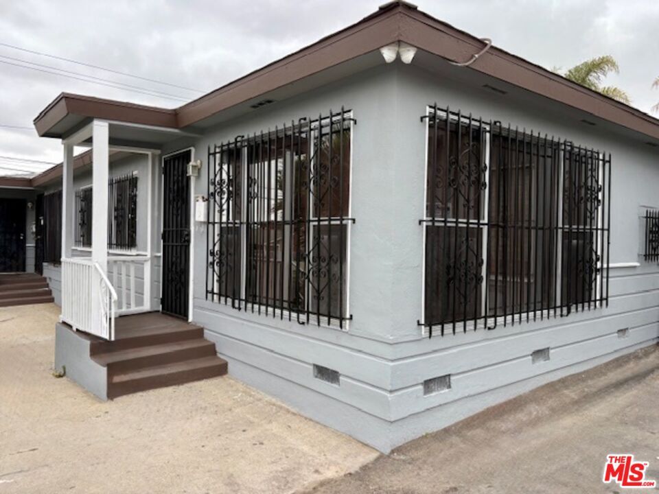 Primary Photo - 3113 W 109th St