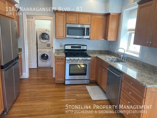 Foto del edificio - 1180 Narragansett Blvd