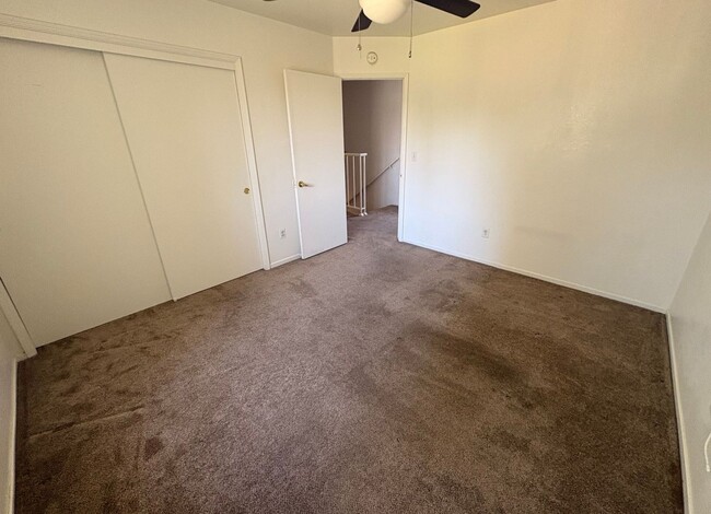 Building Photo - 2406 W Packwood Dr