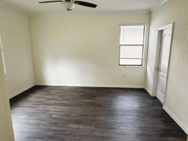 Foto del edificio - 9359 Foxglove Ln