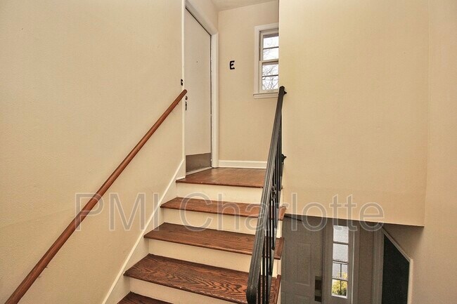 Foto del edificio - 4317 Walker Rd