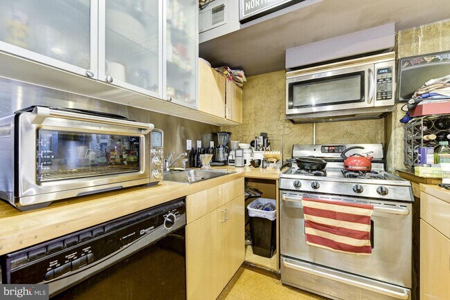 Foto del edificio - 144 W Laurel St