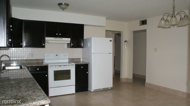 Building Photo - 2 br, 1 bath Apartment - 130 Normandy Ave