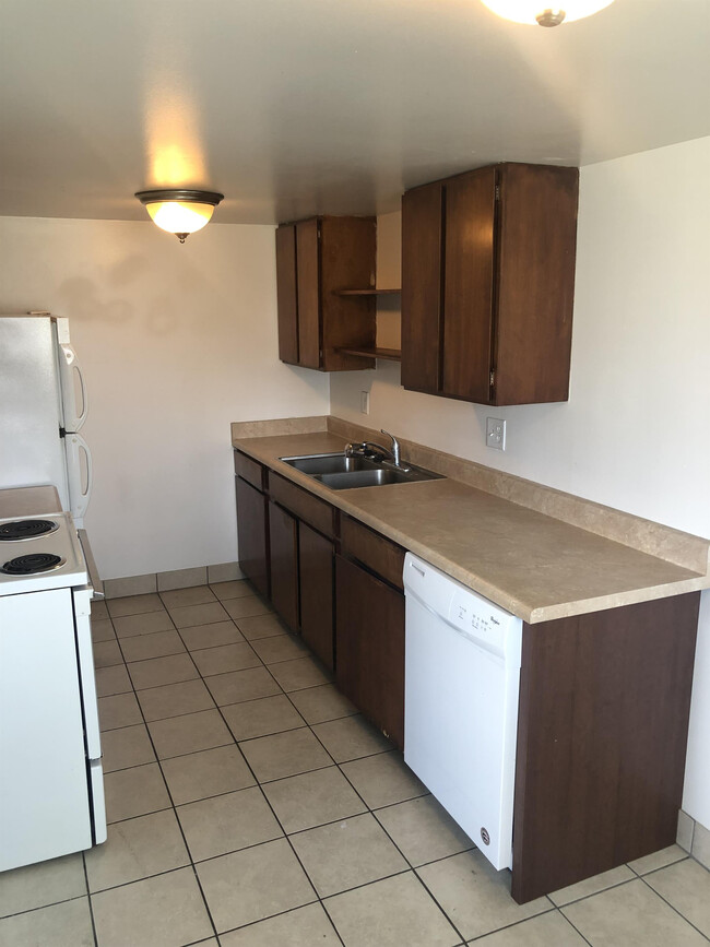 Building Photo - 1573 S 800 E