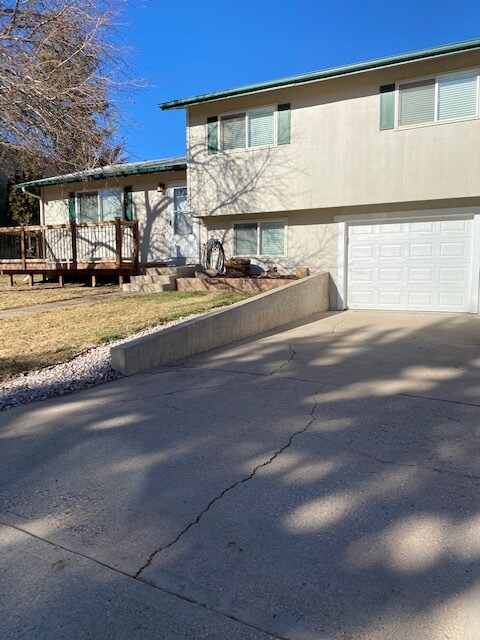 Building Photo - 220 Pitner Dr