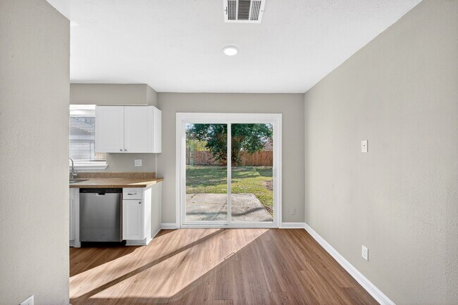 Building Photo - 7726 Claiborne St