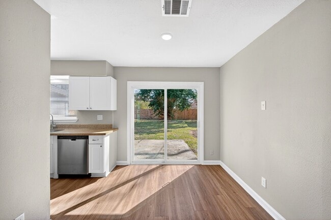 Foto del edificio - 7726 Claiborne St