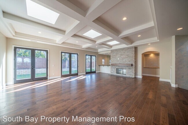 Building Photo - 4 br, 4.5 bath House - 23250 Robert Road