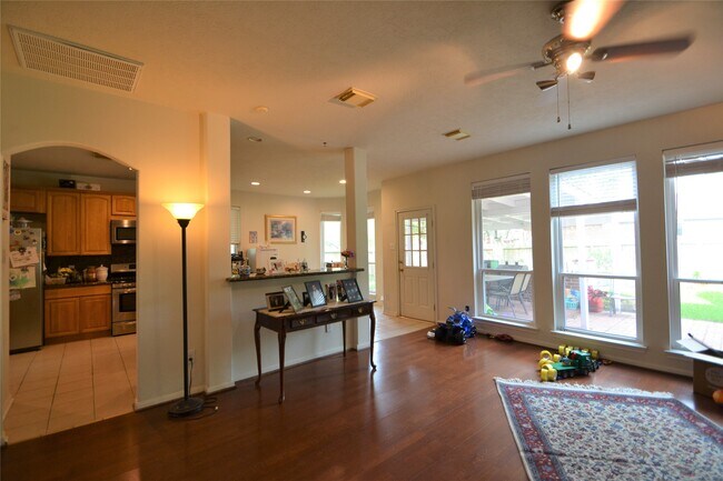 Foto del edificio - 12110 Laurel Ct