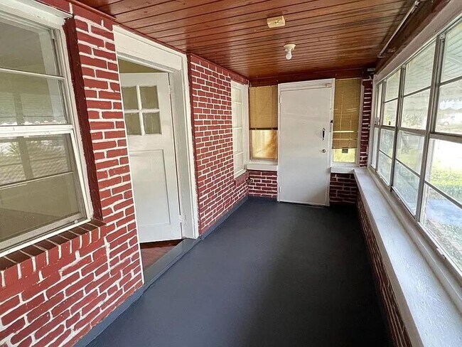 Foto del edificio - 1362 W 25th St